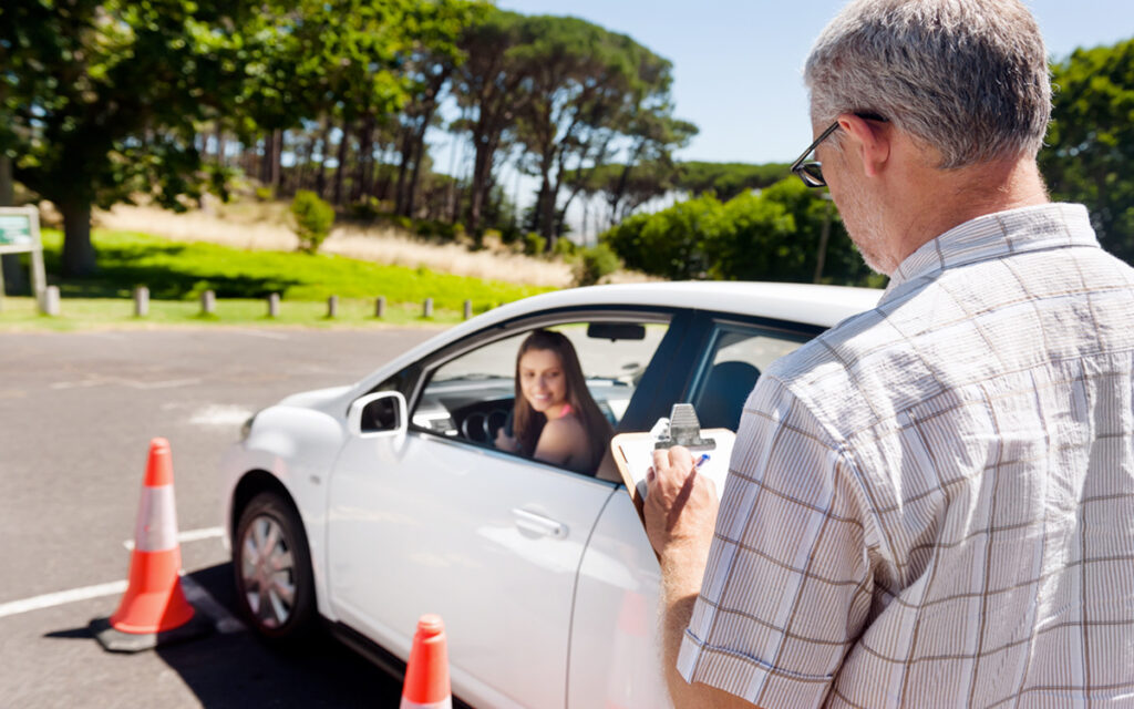 10 Great Reasons to Learn to Drive at a Driving School